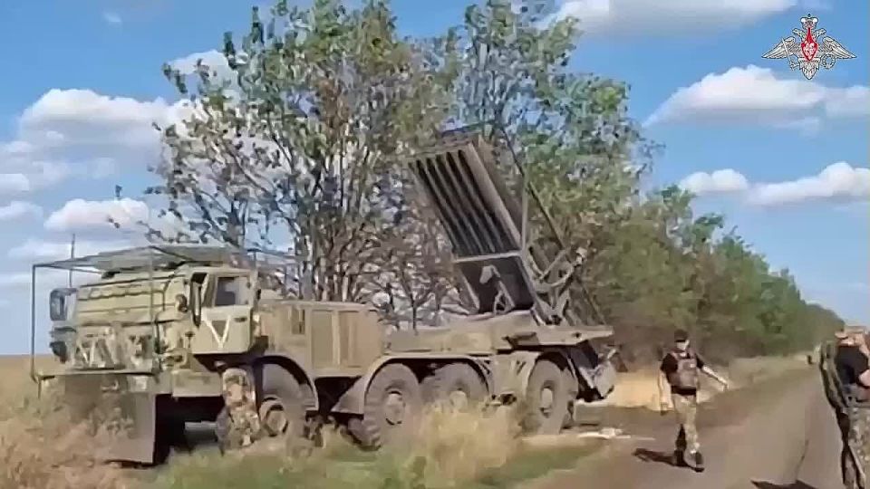 Расчёты РСЗО «Ураган» группировки войск «Восток» уничтожили инженерные сооружения, огневые точки и личный состав противника в районе села Калиновское в Днепропетровской области