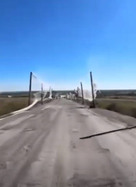 Инженерные сооружения ВСУ. Защитные сетки на дорогах Инженерные сооружения ВСУ. Защитные сетки на дорогах