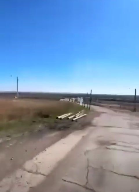 Инженерные сооружения ВСУ. Защитные сетки на дорогах Инженерные сооружения ВСУ. Защитные сетки на дорогах