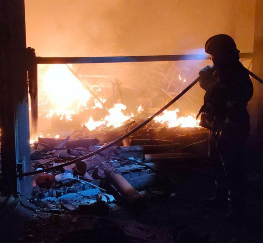 Как сообщает Днепропетровская ОВА, БПЛА "Герани" нанесли несколько ударов по Днепропетровской области этой ночью Как сообщает Днепропетровская ОВА, БПЛА "Герани" нанесли несколько ударов по Днепропетровской области этой ночью