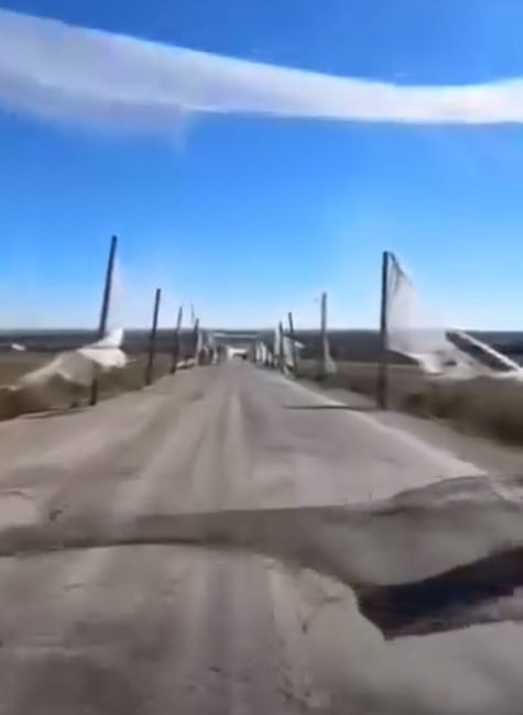 Инженерные сооружения ВСУ. Защитные сетки на дорогах Инженерные сооружения ВСУ. Защитные сетки на дорогах