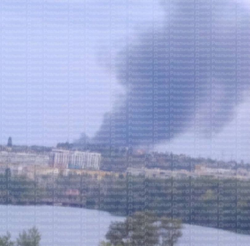 Ещё видео и фото прилёта, чёрного дыма и пожара на месте попадания Ещё видео и фото прилёта, чёрного дыма и пожара на месте попадания