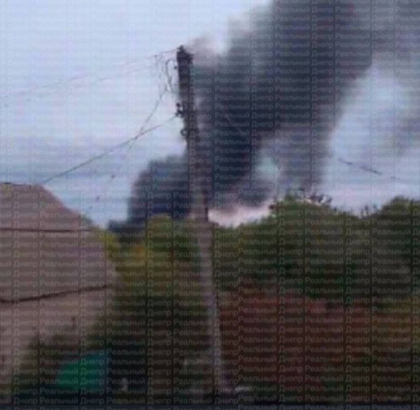 Ещё видео и фото прилёта, чёрного дыма и пожара на месте попадания Ещё видео и фото прилёта, чёрного дыма и пожара на месте попадания