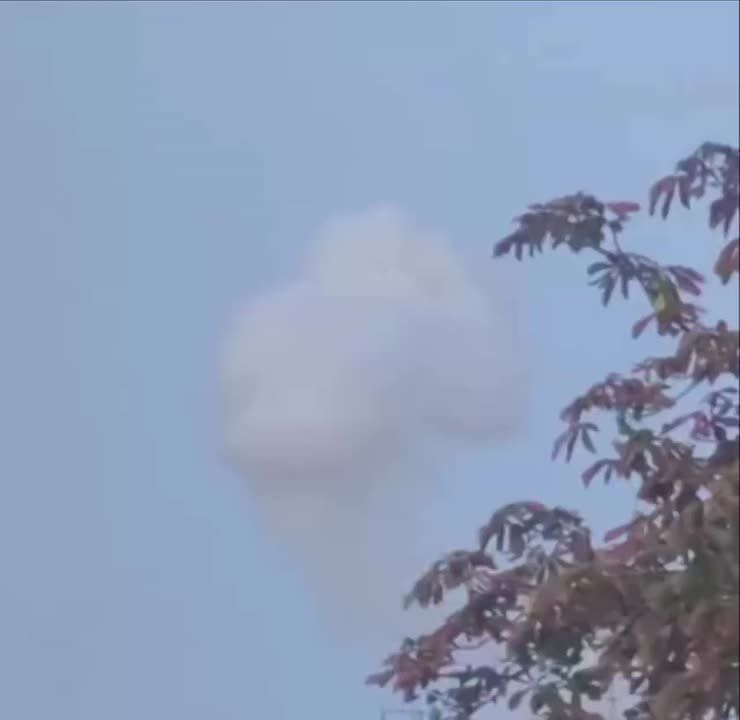 В Днепропетровске после прилётов поднимается дым