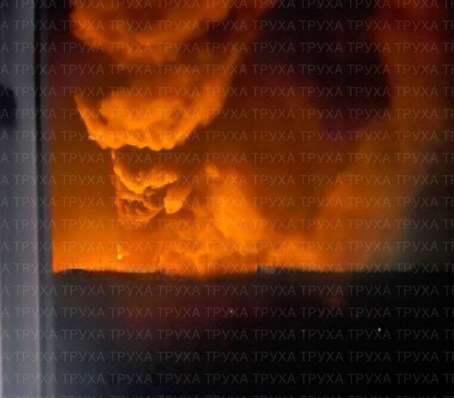 В Днепропетровске после налёта десятков дронов что-то сильно горит В Днепропетровске после налёта десятков дронов что-то сильно горит