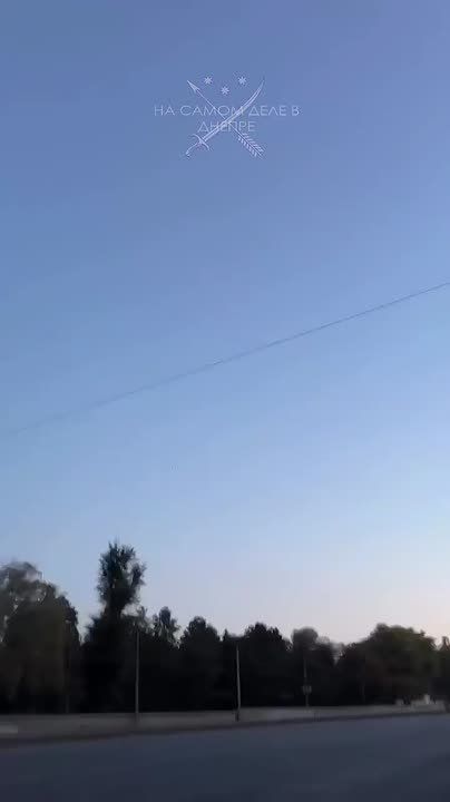 Момент прилёта ракеты в Днепропетровске по ЮМЗ