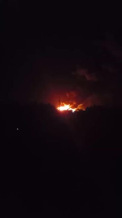 Днепропетровская область ночью была атакована дронами и ракетами, поражены предприятия, а небо над городами затянуто черным дымом