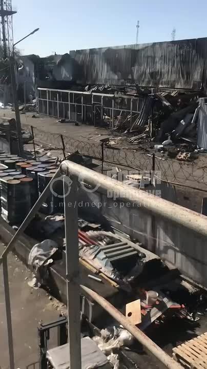 Кадры со складов АТБ в Днепропетровске после недавних прилётов