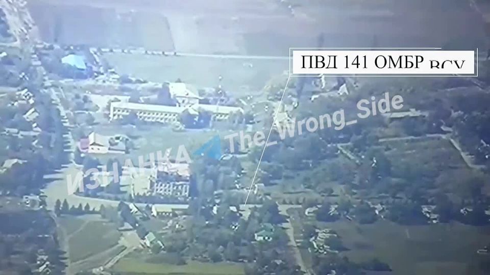 ВКС России в интересах ГрВ "Восток" с помощью ФАБ-300 с УМПК поразили ПВД (48.07411, 36.52479) 141-й ОМБр ВСУ в н. п. Гавриловка на Великомихайловском направлении в Днепропетровской области