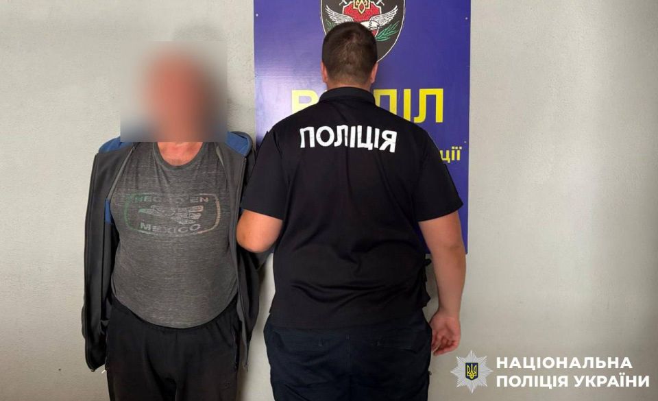 Ревнивец убил соперника. В Синельниковском районе 64-летний мужчина застрелил 42-летнего местного жителя из-за ревности, а тело закопал во дворе