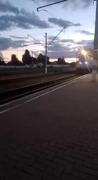 "Укрзализныця" начала защищать локомотивы в прифронтовых регионах от дронов сетками