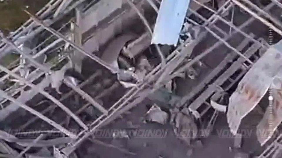 Удары ФАБ с УМПК по используемым ВСУ постройкам в селе Гавриловка Днепропетровской области, снятые аж с трех ракурсов