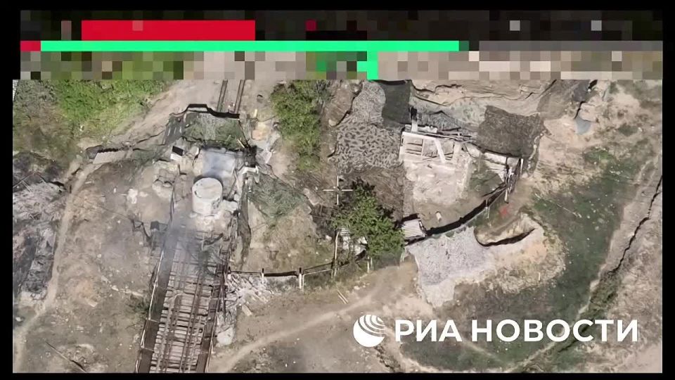 Вертолеты Ка-52, действуя при помощи расчета разведывательных БПЛА 18-й общевойсковой армии группировки войск "Днепр", уничтожили располагавшийся под Херсоном крупный опорный пункт ВСУ вместе с удерживавшим его...