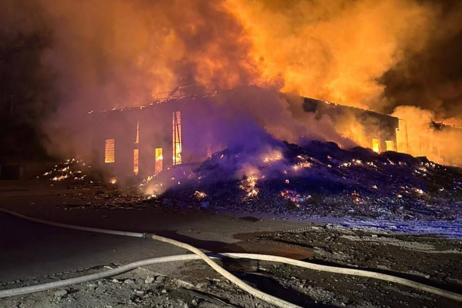 Сегодня ночью и утром ВС РФ был нанесен групповой удар высокоточным оружием большой дальности, а также ударными беспилотными летательными аппаратами по целям на Украине Сегодня ночью и утром ВС РФ был нанесен групповой удар высокоточным оружием большой дальности, а также ударными беспилотными летательными аппаратами по целям на Украине