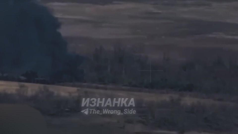 Не доехали. Уничтожение российскими FPV-дронами «Хамви» и пикапа подразделения 65-ой омбр ВСУ в районе н.п. Новоданиловка. Работа бойцов группировки "Днепр" ВС РФ. © Наш канал