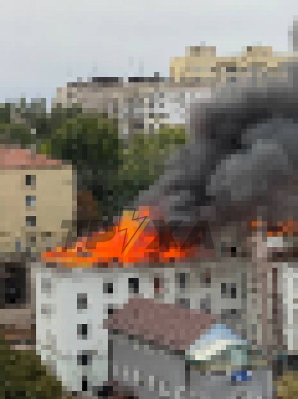 Последствия прилетов или падения сбитых дронов в центре Днепропетровска