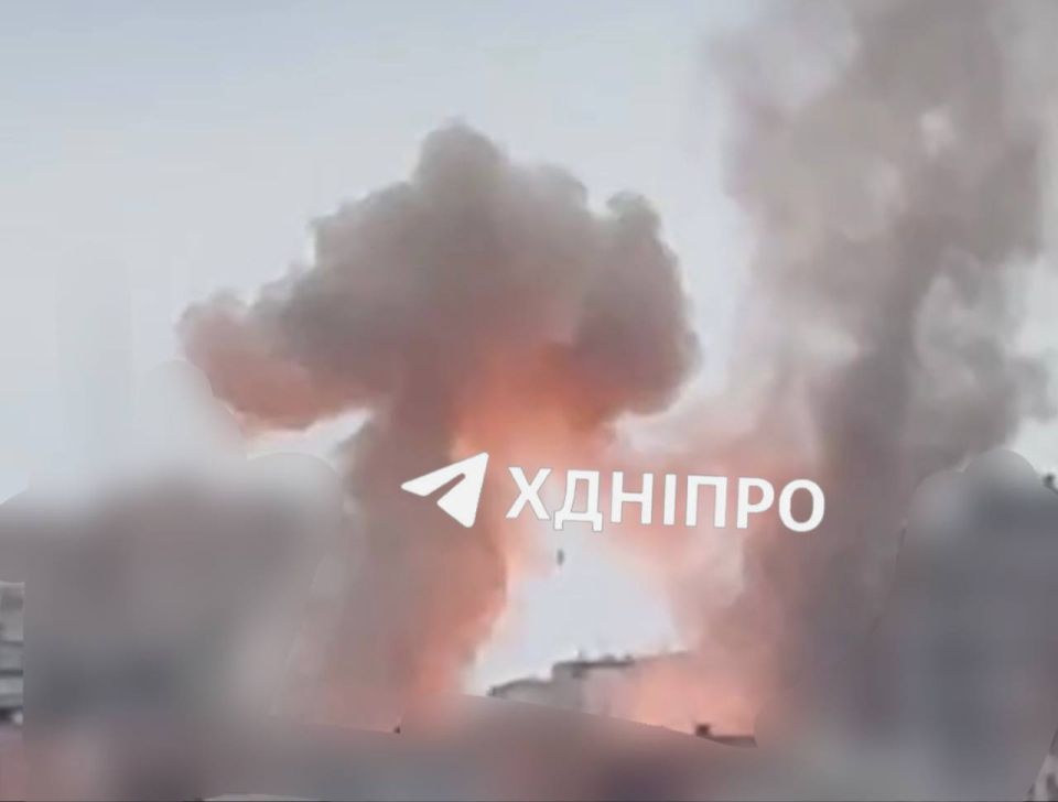 Кадры прилетов "Гераней-2" по целям в Днепропетровске, их полеты над городом и сбития некоторых беспилотников