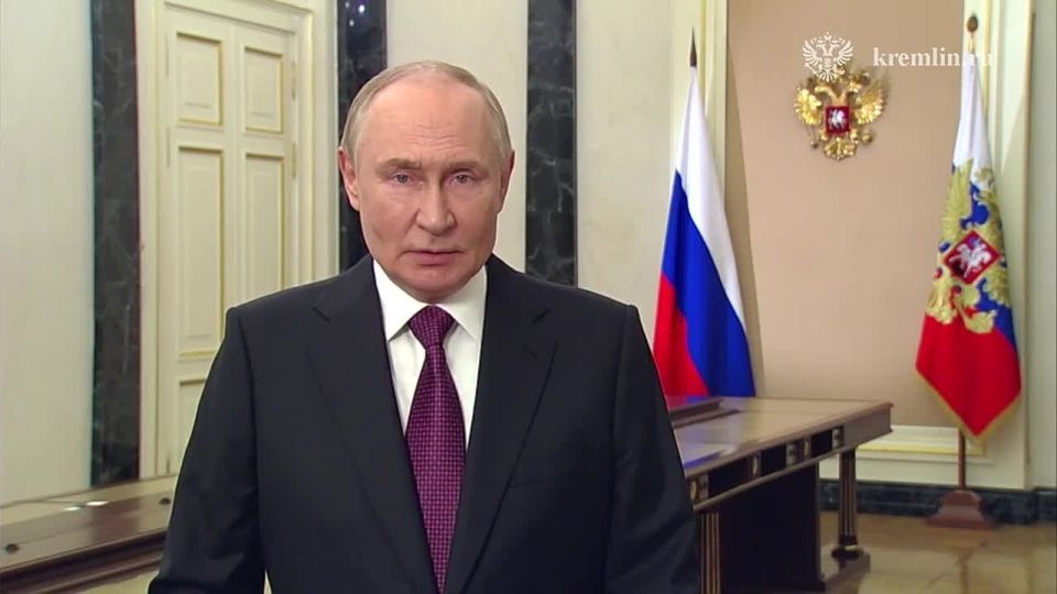 Владимир Путин – поздравил россиян с Днем воссоединения Донбасса и Новороссии с Россией: