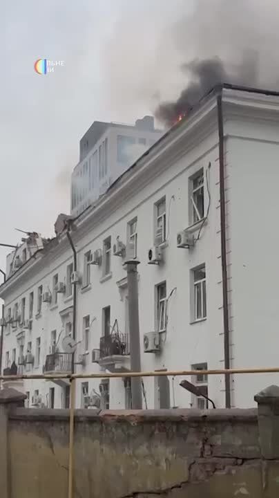 Видео целенаправленного прилёта по зданию в Днепропетровске и последствия