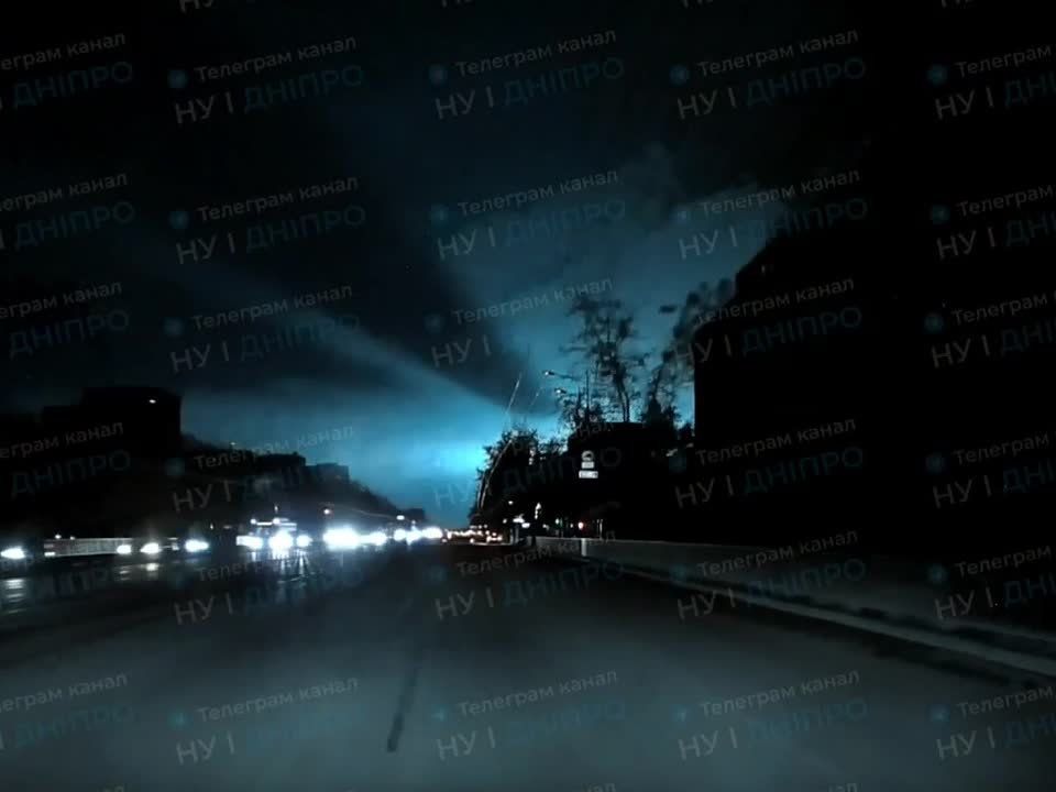 Наши подписчики сообщают о перебоях со светом в Днепропетровске, во многих районах нет воды