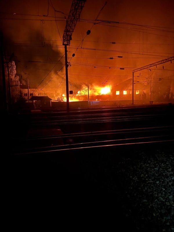 Сегодня ночью Россия нанесла массированный удар по депо «Укрзализныци» в Одессе, сообщил вице-премьер Алексей Кулеба Сегодня ночью Россия нанесла массированный удар по депо «Укрзализныци» в Одессе, сообщил вице-премьер Алексей Кулеба