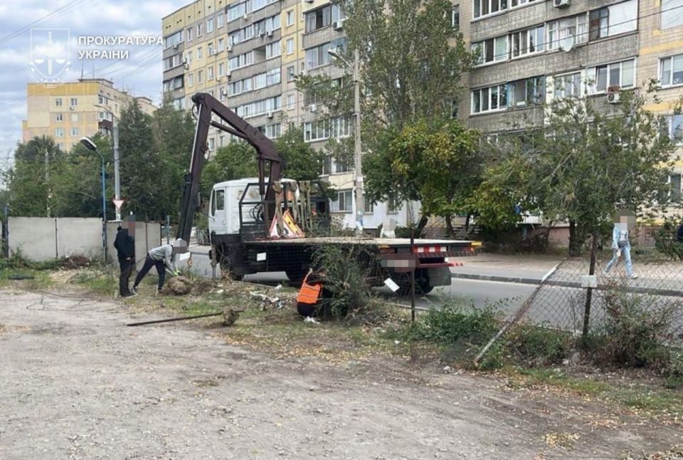 В Днепропетровске в Индустриальном районе снесли незаконную автостоянку, которая там была с 2020 года В Днепропетровске в Индустриальном районе снесли незаконную автостоянку, которая там была с 2020 года