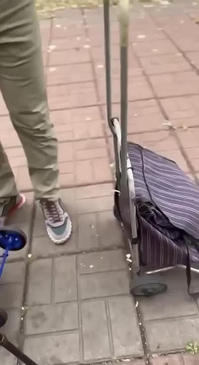 "Вот так смеются над стариками