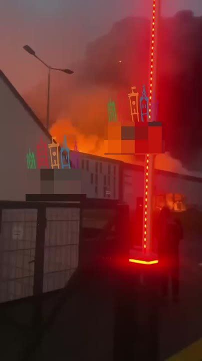 Ещё видео пожара в технопарке Львова