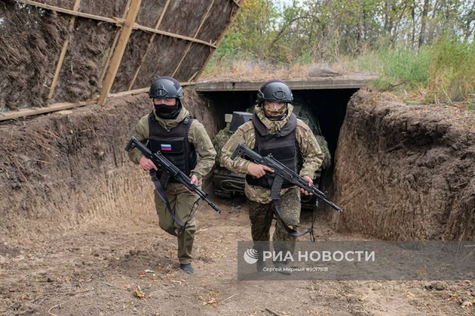 Выход на боевое дежурство расчёта ЗРК 9К332 «Тор-М2» группировки войск «Днепр» в Запорожской области Выход на боевое дежурство расчёта ЗРК 9К332 «Тор-М2» группировки войск «Днепр» в Запорожской области