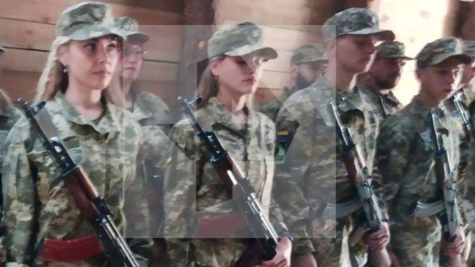 Женщины и пожилые люди стали "новобранцами" ВСУ