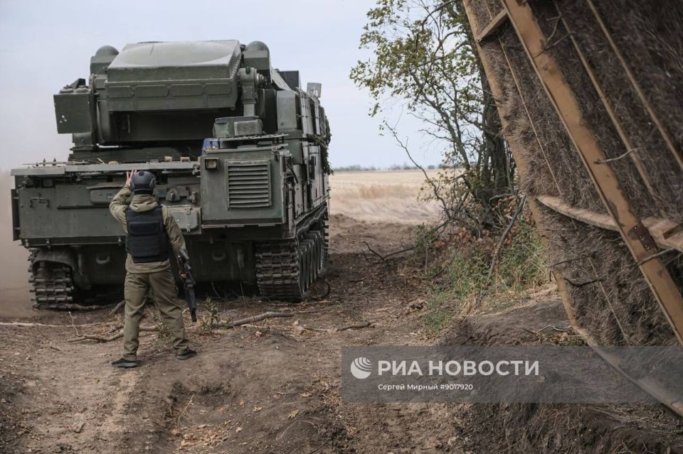 Выход на боевое дежурство расчёта ЗРК 9К332 «Тор-М2» группировки войск «Днепр» в Запорожской области Выход на боевое дежурство расчёта ЗРК 9К332 «Тор-М2» группировки войск «Днепр» в Запорожской области