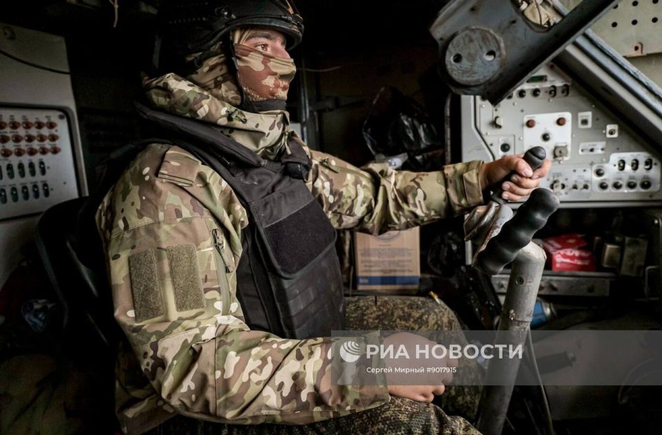 Выход на боевое дежурство расчёта ЗРК 9К332 «Тор-М2» группировки войск «Днепр» в Запорожской области Выход на боевое дежурство расчёта ЗРК 9К332 «Тор-М2» группировки войск «Днепр» в Запорожской области