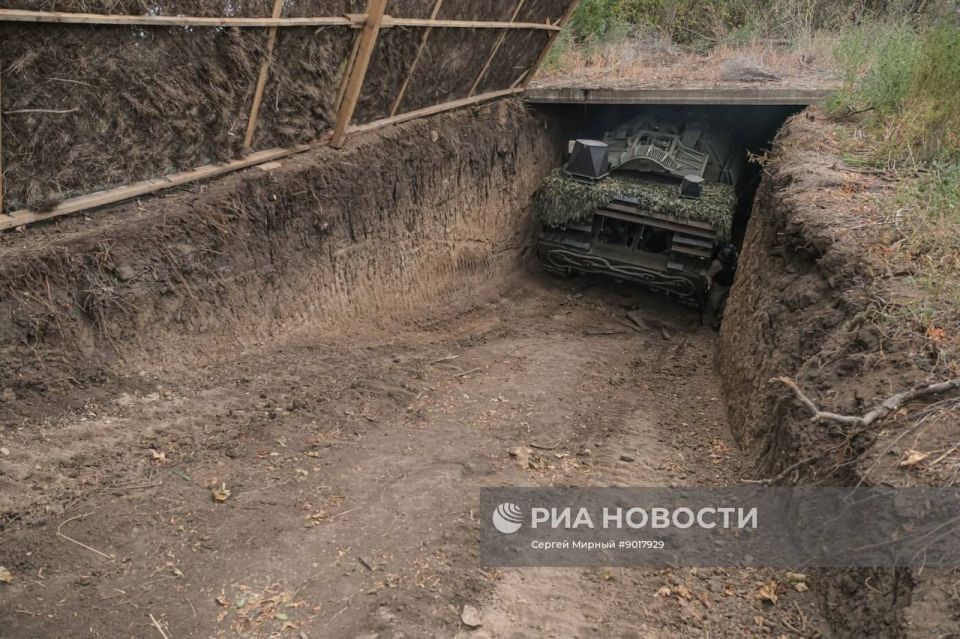 Выход на боевое дежурство расчёта ЗРК 9К332 «Тор-М2» группировки войск «Днепр» в Запорожской области Выход на боевое дежурство расчёта ЗРК 9К332 «Тор-М2» группировки войск «Днепр» в Запорожской области