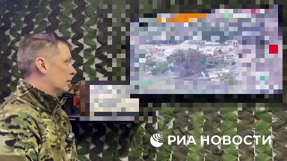 Боевики киевского режима отвели артиллерию из оккупированного Херсона вглубь правобережья Херсонской области, сообщил РИА Новости офицер разведподразделения десантников группировки войск "Днепр" с позывным "Филин"