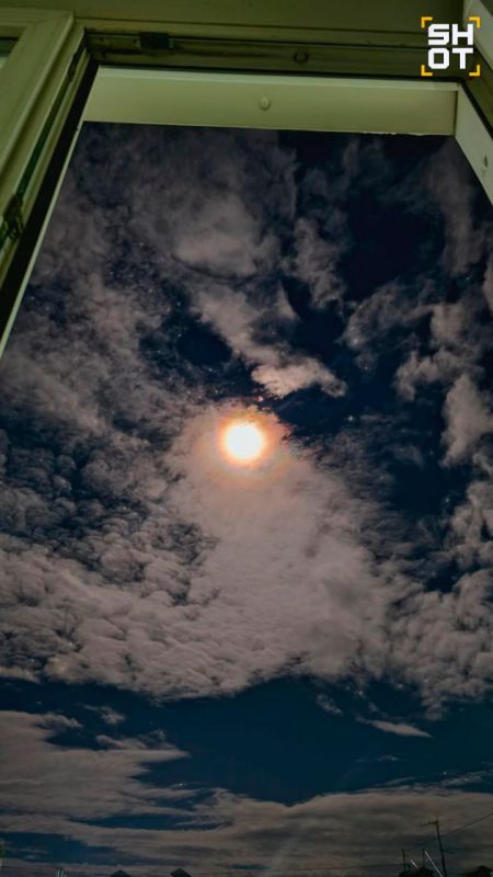 Публикуем кадры яркого суперлуния от подписчиков из разных регионов России Публикуем кадры яркого суперлуния от подписчиков из разных регионов России