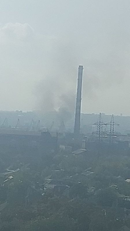 Как сообщают очевидцы в Днепропетровске сильный дым Как сообщают очевидцы в Днепропетровске сильный дым
