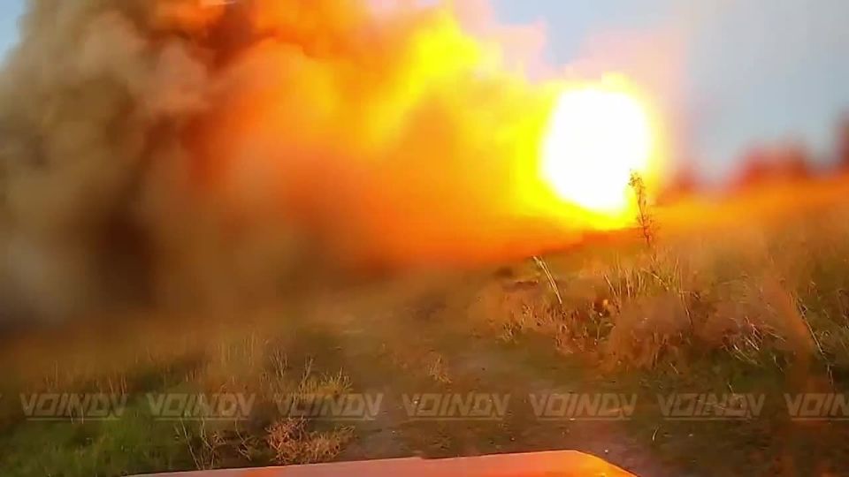 Наши реактивщики насыпают по украинским позициям в Алексеевке Днепропетровской области