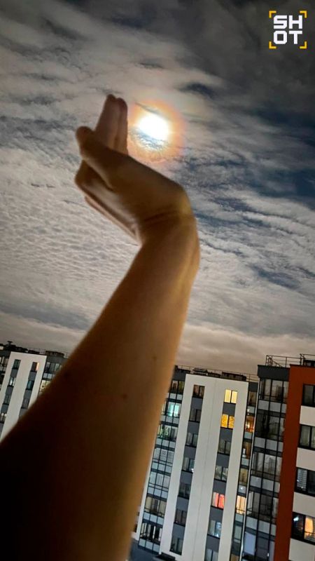 Публикуем кадры яркого суперлуния от подписчиков из разных регионов России Публикуем кадры яркого суперлуния от подписчиков из разных регионов России