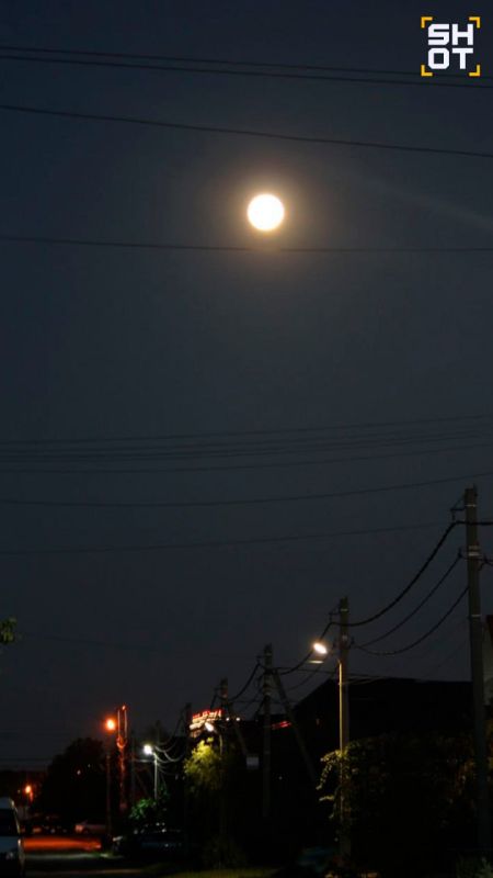 Публикуем кадры яркого суперлуния от подписчиков из разных регионов России Публикуем кадры яркого суперлуния от подписчиков из разных регионов России