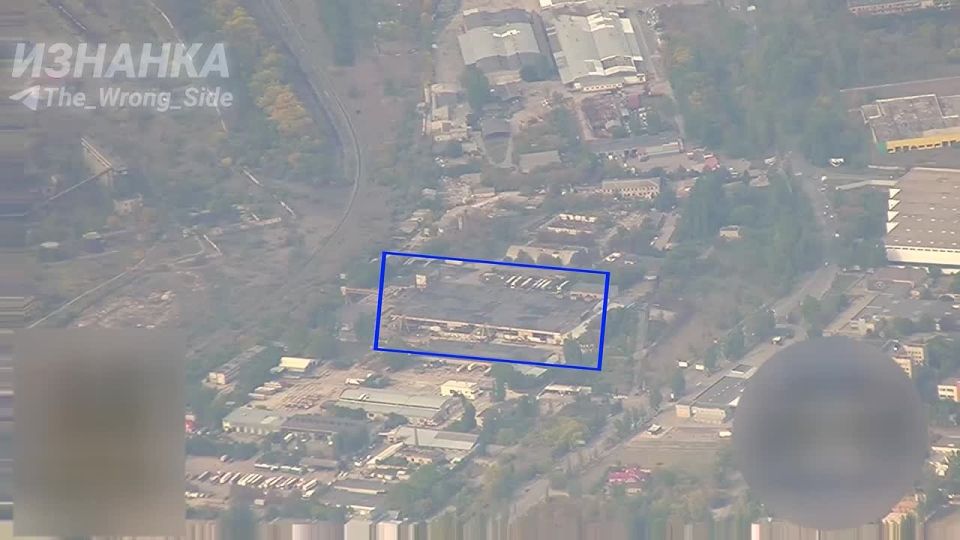 Кадры ОК недавнего нанесение удара ОТРК «Искандер» по цеху сборки БпЛА ВСУ в Херсоне