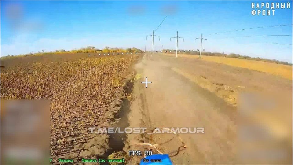 Сгорел в FPV-хороводе.. Операторы FPV-дронов группировки "Восток" серией ударов остановили и сожгли танк Т-64БВ ВСУ в районе н.п. Алексеевка, Днепропетровской области