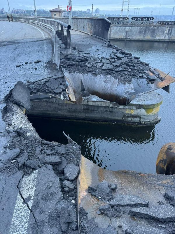 Последствия прилетов по ДнепроГЭСу Последствия прилетов по ДнепроГЭСу