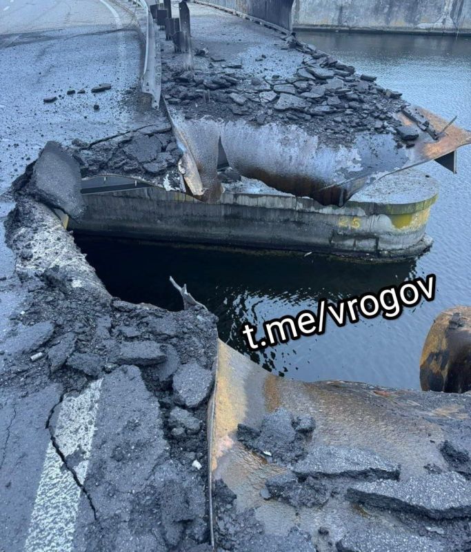 Владимир Рогов: Подробные фото последствий прилёта по машинному залу и плотине ДнепроГЭС в результате ракетного удара 10 октября Владимир Рогов: Подробные фото последствий прилёта по машинному залу и плотине ДнепроГЭС в результате ракетного удара 10 октября