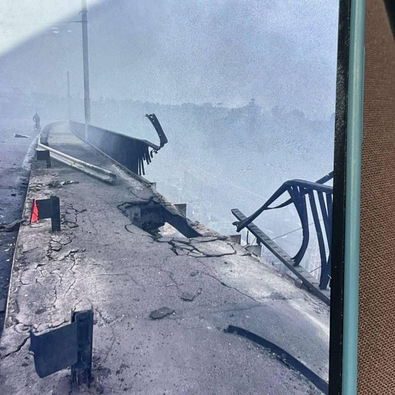 Юрий Котенок: Еще несколько кадров с ДнепроГЭС, которая была в числе целей, пораженных накануне Юрий Котенок: Еще несколько кадров с ДнепроГЭС, которая была в числе целей, пораженных накануне