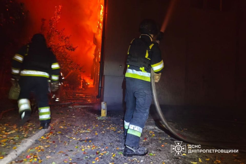 Кадры ночных пожаров после ударов в Черниговской и Днепропетровской областях Кадры ночных пожаров после ударов в Черниговской и Днепропетровской областях