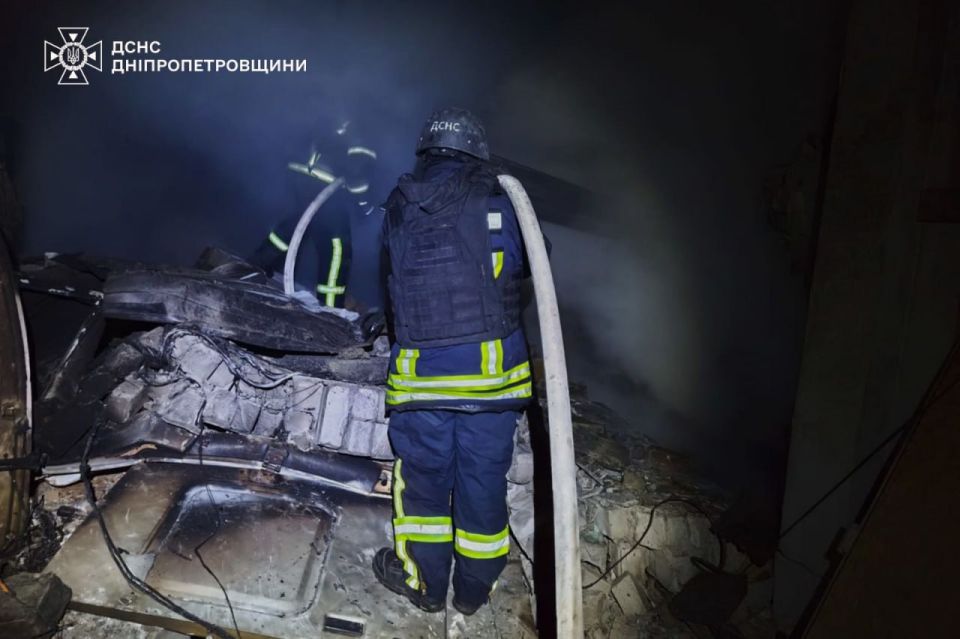 Кадры ночных пожаров после ударов в Черниговской и Днепропетровской областях Кадры ночных пожаров после ударов в Черниговской и Днепропетровской областях