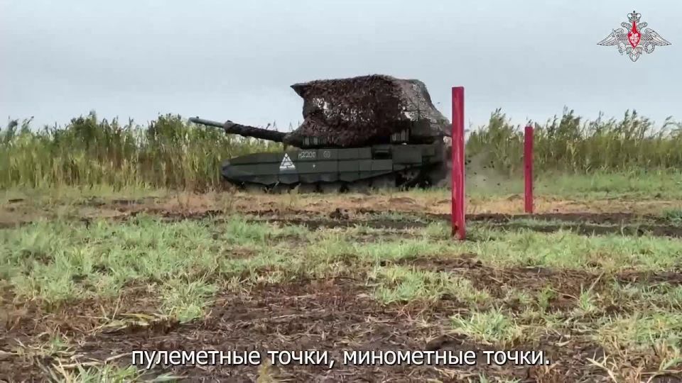 Минобороны России: Экипажи Т-90М «Прорыв» 18-й общевойсковой армии группировки войск «Днепр» отработали вождение и стрельбу с закрытых огневых позиций