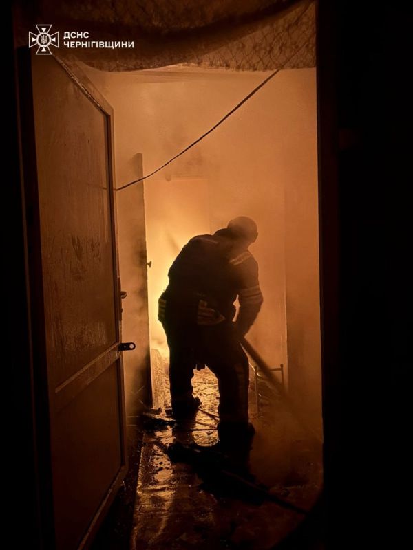 Кадры ночных пожаров после ударов в Черниговской и Днепропетровской областях Кадры ночных пожаров после ударов в Черниговской и Днепропетровской областях