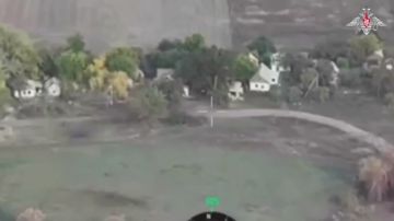 В результате слаженной работы операторов БПЛА и артиллерийских расчетов штурмовые подразделения 36-й отдельной гвардейской мотострелковой бригады 29-й гвардейской общевойсковой армии группировки войск «Восток» совершили...