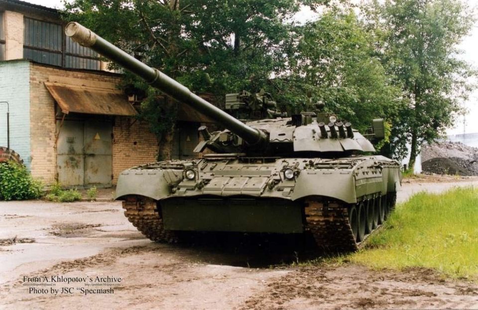 На днях бойцы группировки "Восток" в районе н.п. Алексеевка, Днепропетровской области при помощи fpv-дронов "загнали" очередную жертву (кадры 1-2) На днях бойцы группировки "Восток" в районе н.п. Алексеевка, Днепропетровской области при помощи fpv-дронов "загнали" очередную жертву (кадры 1-2)